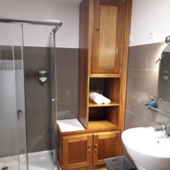Lodje in Douala, Cameroon from 114$, photos, reviews - zenhotels.com bathroom photo 2