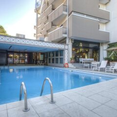 Hotel Imperiale Римини бассейн