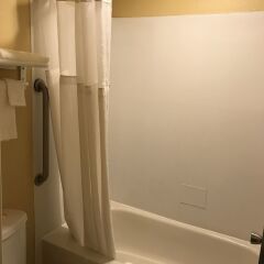 Отель Travelodge Tacoma Near McChord AFB (ex. Whiteroof Inn) США, Такома - отзывы, цены и фото номеров - забронировать отель Travelodge Tacoma Near McChord AFB (ex. Whiteroof Inn) онлайн ванная фото 2