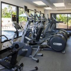 DoubleTree by Hilton Hotel Alana - Waikiki Beach фитнесс-зал