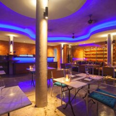 Отель Surin Beach Resort гостиничный бар