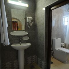 Отель Lumbini Dream Garden Guest House ванная