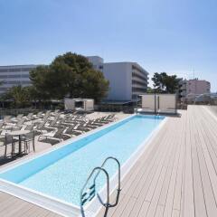 Апартаменты Sol House The Studio Calviá Beach бассейн
