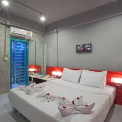 The Oddy Hip Hotel сейф в номере