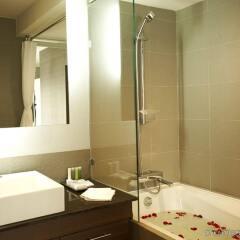 Отель Sukhumvit Suites Бангкок ванная