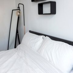 Отель Skyline View 1 BD Apt сейф в номере