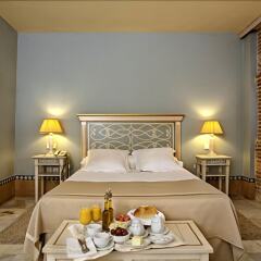 Alcazar De La Reina Hotel в номере