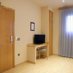 Отель Apartamentos DV Испания, Барселона - отзывы, цены и фото номеров - забронировать отель Apartamentos DV онлайн комната для гостей фото 4
