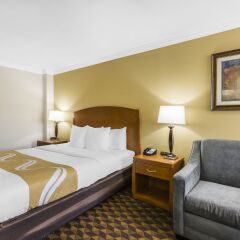 Отель Quality Inn & Suites Los Angeles Airport - LAX комната для гостей фото 3