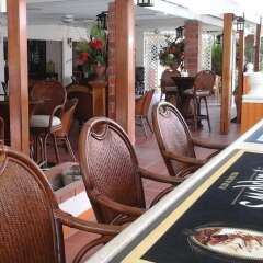 Отель Sunset Shores Beach Hotel Сент-Винсент и Гренадины, Остров Бекия - отзывы, цены и фото номеров - забронировать отель Sunset Shores Beach Hotel онлайн гостиничный бар