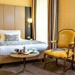 Savoy Hotel в номере