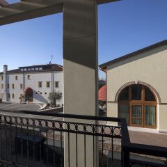 Отель Albergo Antica Corte Marchesini Италия, Кампанья-Лупия - 1 отзыв об отеле, цены и фото номеров - забронировать отель Albergo Antica Corte Marchesini онлайн балкон