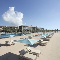 Отель The Mulia Bali пляж