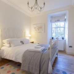 Отель Central Cosy Home for 6 in Edinburgh Великобритания, Эдинбург - отзывы, цены и фото номеров - забронировать отель Central Cosy Home for 6 in Edinburgh онлайн комната для гостей фото 4