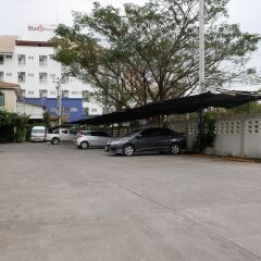 Hotel La Villa Khon Kaen парковка
