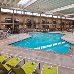 Отель Best Western Plus Bloomington Блумингтон бассейн
