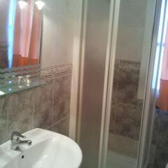 Отель Hostal Emilio Barajas Мадрид ванная
