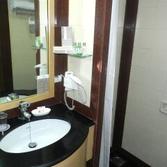 Fariyas Hotel in Mumbai, India from 134$, photos, reviews - zenhotels.com bathroom photo 2
