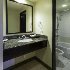 Отель The Bayview Hotel Guam США, Тамунинг - 11 отзывов об отеле, цены и фото номеров - забронировать отель The Bayview Hotel Guam онлайн ванная