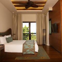 Отель Indura Beach & Golf Resort, Curio Collection by Hilton комната для гостей фото 4
