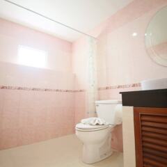 Апартаменты Pintree Service Apartment Pattaya Паттайя ванная