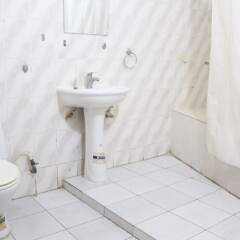 Отель Tourist Castle Hotel and Suites Нигерия, Калабар - отзывы, цены и фото номеров - забронировать отель Tourist Castle Hotel and Suites онлайн ванная