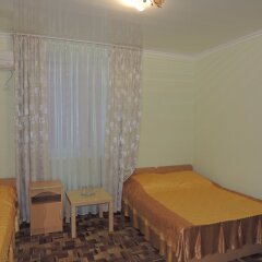 Гостиница Гостевой Дом Бриз в Анапе отзывы, цены и фото номеров - забронировать гостиницу Гостевой Дом Бриз онлайн Анапа комната для гостей фото 2