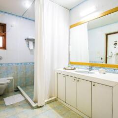 Отель Chances Resort and Casino An Indy Resort Индия, Северный Гоа - отзывы, цены и фото номеров - забронировать отель Chances Resort and Casino An Indy Resort онлайн ванная