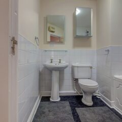 Отель Bright, Spacious 2BR Central Manchester Flat for 4 Великобритания, Манчестер - отзывы, цены и фото номеров - забронировать отель Bright, Spacious 2BR Central Manchester Flat for 4 онлайн ванная