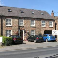 Отель Orillia House B&B & Holiday Cottages парковка