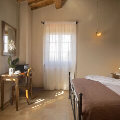 Отель Elegant Farmhouse in Campriano With Swimming Pool Ареццо комната для гостей