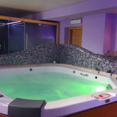 Отель Astoria Hotel& Ninfea SPA Италия, Фьюджи - отзывы, цены и фото номеров - забронировать отель Astoria Hotel& Ninfea SPA онлайн бассейн фото 2
