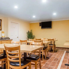 Отель Quality Inn And Suites Gilroy США, Гилрой - отзывы, цены и фото номеров - забронировать отель Quality Inn And Suites Gilroy онлайн питание