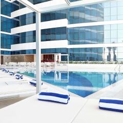 Отель Novotel Dubai Al Barsha бассейн фото 3