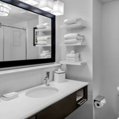 Отель Hampton Inn & Suites Los Angeles/Hollywood США, Лос-Анджелес - 8 отзывов об отеле, цены и фото номеров - забронировать отель Hampton Inn & Suites Los Angeles/Hollywood онлайн ванная фото 2