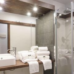 Отель TAKE Hostel Conil Испания, Кониль-де-ла-Фронтера - отзывы, цены и фото номеров - забронировать отель TAKE Hostel Conil онлайн ванная