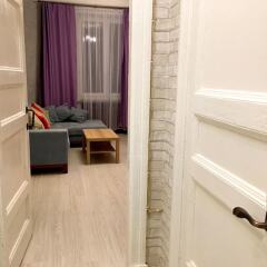 Апартаменты LUXKV Apartment on Nikolayeva балкон