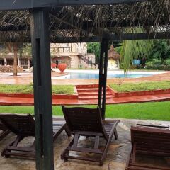 Отель Afrikiko Riverfront Resort фитнесс-зал