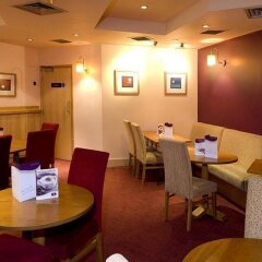 Отель Premier Inn Manchester City Centre - Portland Street Великобритания, Манчестер - отзывы, цены и фото номеров - забронировать отель Premier Inn Manchester City Centre - Portland Street онлайн питание фото 2