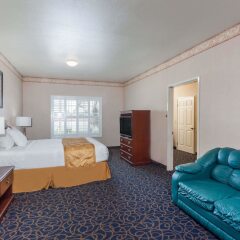 Отель Days Inn And Suites South Gate Южные ворота комната для гостей фото 5