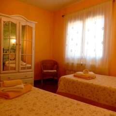 Отель House With 8 Bedrooms in Cenicientos, With Wonderful Mountain View and Furnished Terrace Эль-Баррако комната для гостей фото 3
