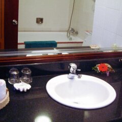 Отель Yasaka Saigon Nha Trang Hotel & Spa Вьетнам, Нячанг - 2 отзыва об отеле, цены и фото номеров - забронировать отель Yasaka Saigon Nha Trang Hotel & Spa онлайн ванная фото 2