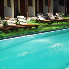 Отель Oak Ray Lake Resort бассейн