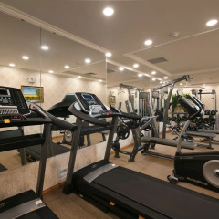 The Light Hotel фитнесс-зал