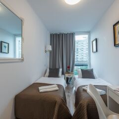 Отель UNIT Short Rent Apartment by Warsaw Metro Station Польша, Варшава - отзывы, цены и фото номеров - забронировать отель UNIT Short Rent Apartment by Warsaw Metro Station онлайн комната для гостей фото 2