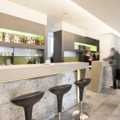 Select Hotel Berlin The Wall гостиничный бар
