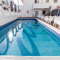 Отель Apartamentos Lux Mar Испания, Ивиса - отзывы, цены и фото номеров - забронировать отель Apartamentos Lux Mar онлайн бассейн фото 3