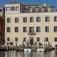 Отель H10 Palazzo Canova фото 4