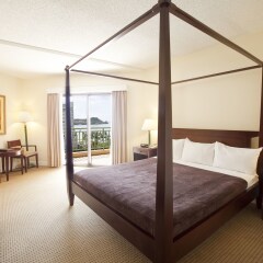 Отель Holiday Resort And Spa Тамунинг комната для гостей фото 5