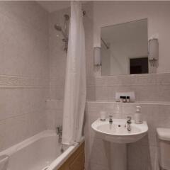 Отель Oakwood at Monument St Apts ванная